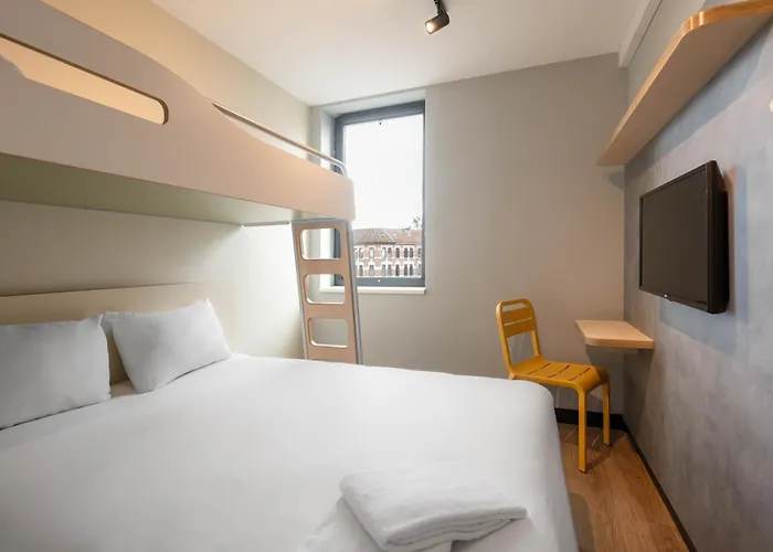 Ibis Budget Centrum Готель Левен