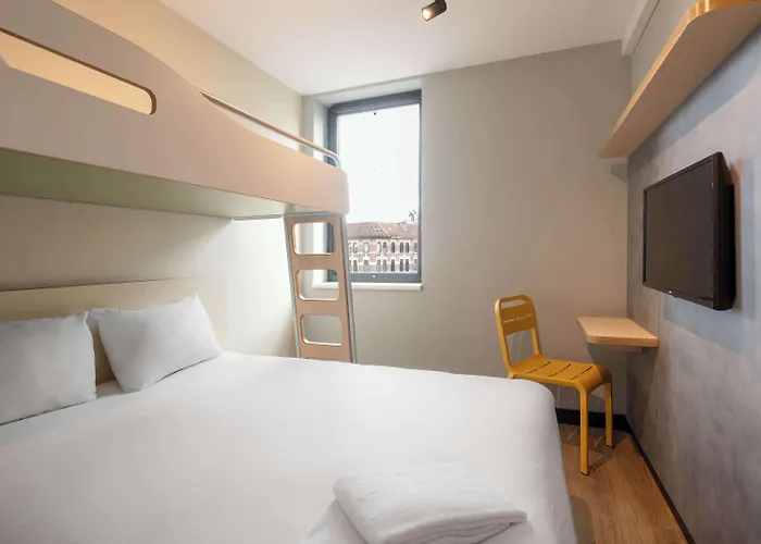 Ibis Budget Centrum Готель *